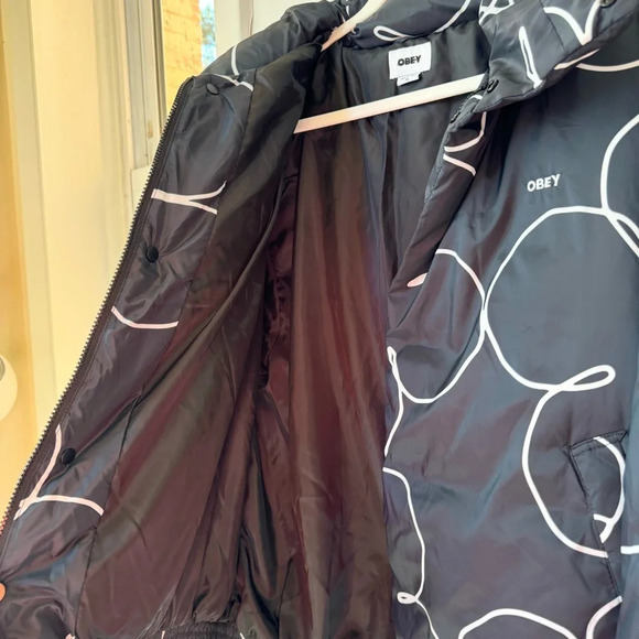 New OBEY Persona Puffer Jacket Coat Abstract Print Black White - Picture 7 of 10